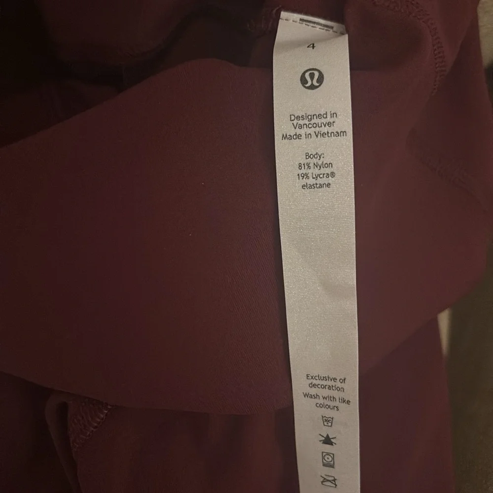 Lululemon leggings size 4 - Picture 4 of 5